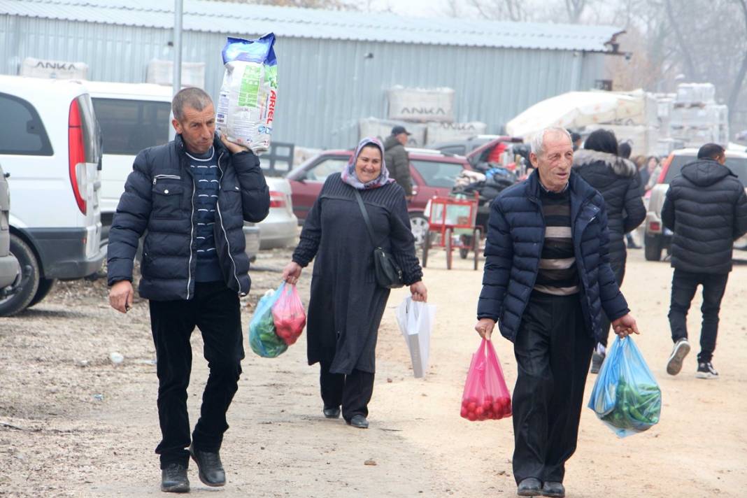 Edirne esnafı Bulgar müşterilerinde memnun: Gördükleri her şeyi satın alıyorlar 6